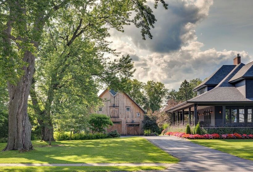 Upscale Arts + Crafts Bungalow W/ Yard, Pool!