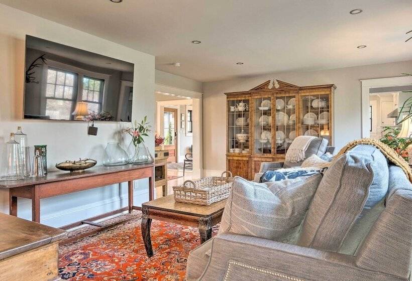 Upscale Arts + Crafts Bungalow W/ Yard, Pool!