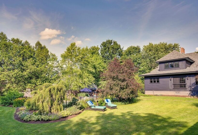 Upscale Arts + Crafts Bungalow W/ Yard, Pool!