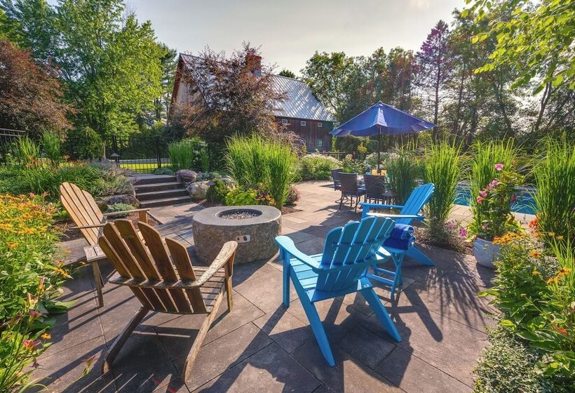 Upscale Arts + Crafts Bungalow W/ Yard, Pool!