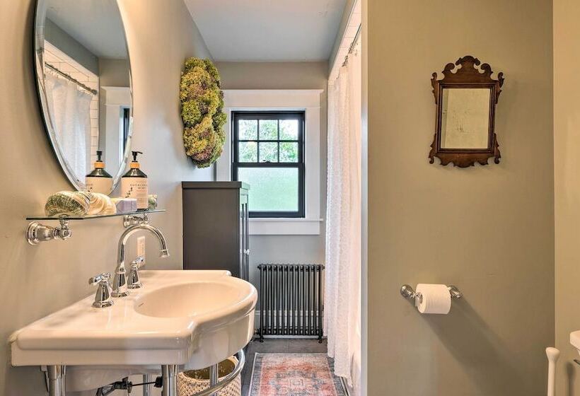 Upscale Arts + Crafts Bungalow W/ Yard, Pool!