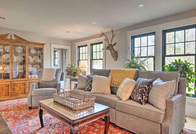 Upscale Arts + Crafts Bungalow W/ Yard, Pool!