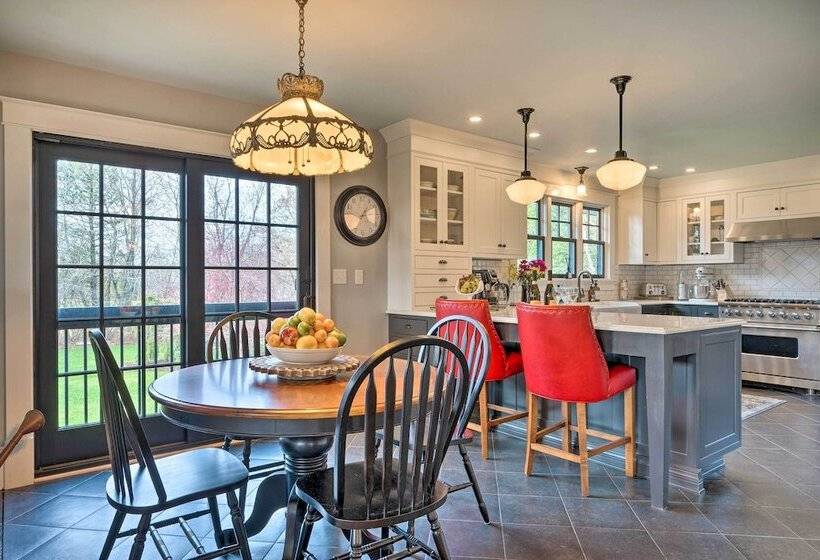 Upscale Arts + Crafts Bungalow W/ Yard, Pool!