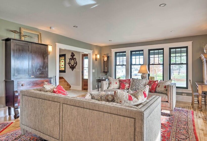 Upscale Arts + Crafts Bungalow W/ Yard, Pool!