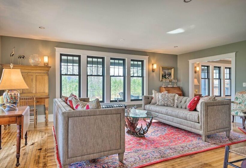 Upscale Arts + Crafts Bungalow W/ Yard, Pool!