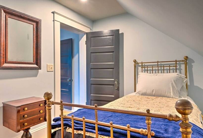 Upscale Arts + Crafts Bungalow W/ Yard, Pool!