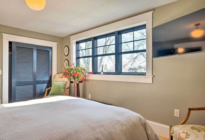 Upscale Arts + Crafts Bungalow W/ Yard, Pool!