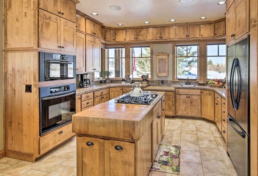 Bozeman Getaway On The Prairie W/ Patio & Grill