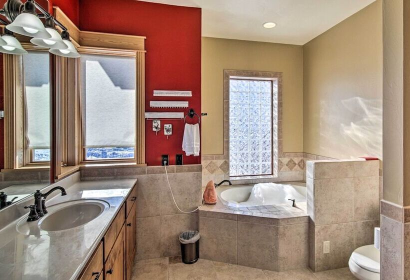 Bozeman Getaway On The Prairie W/ Patio & Grill