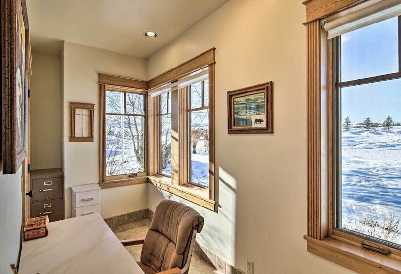 Bozeman Getaway On The Prairie W/ Patio & Grill