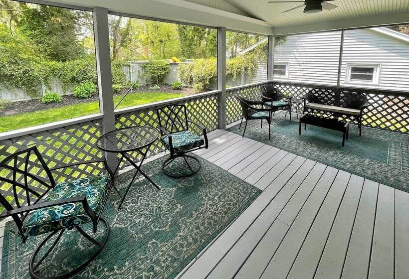 Urbanna Cottage W/ Private Yard & Water Views