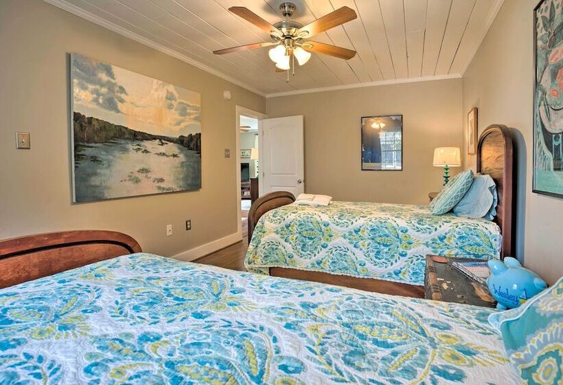 Urbanna Cottage W/ Private Yard & Water Views