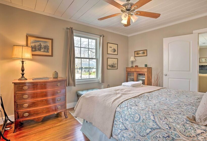 Urbanna Cottage W/ Private Yard & Water Views