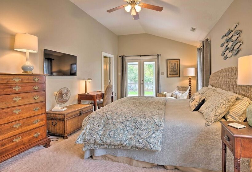 Urbanna Cottage W/ Private Yard & Water Views