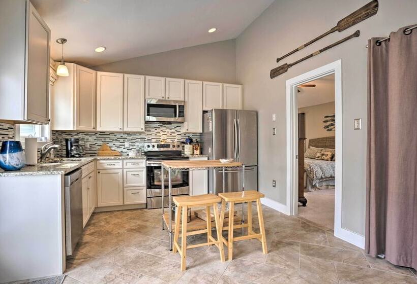 Urbanna Cottage W/ Private Yard & Water Views