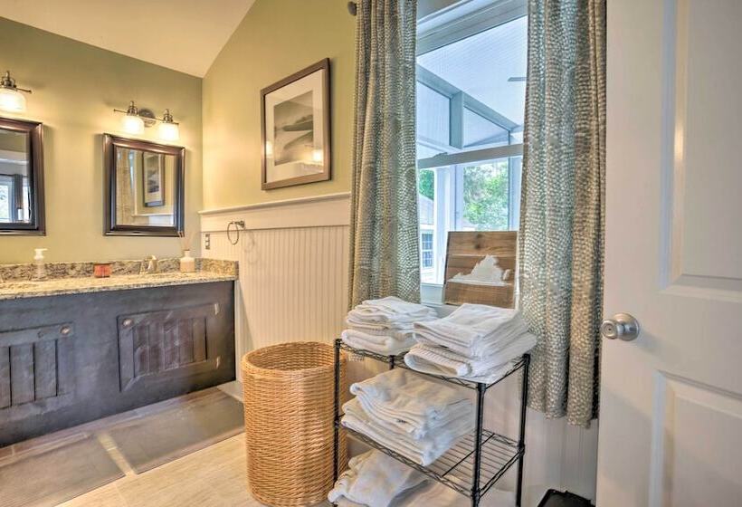 Urbanna Cottage W/ Private Yard & Water Views