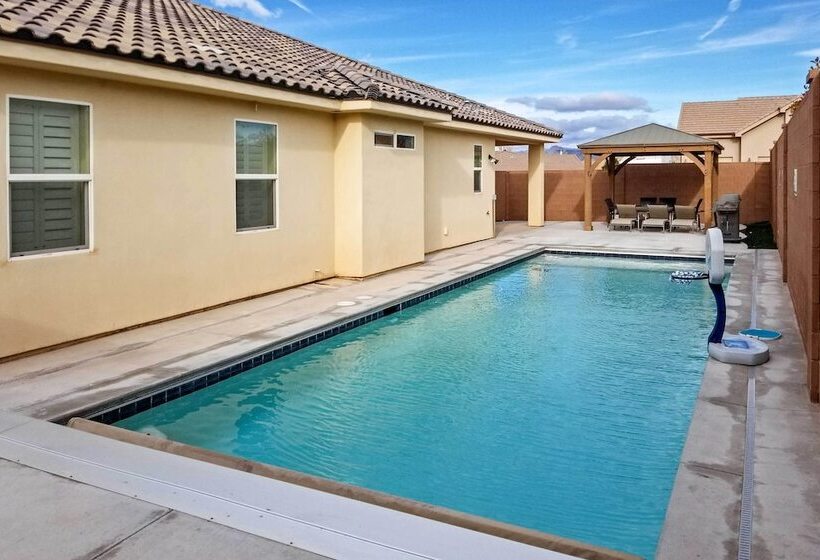 Utah Retreat W/ Heated Pool, Grill & Fire Pit!