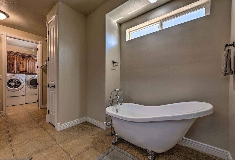 Utah Retreat W/ Heated Pool, Grill & Fire Pit!