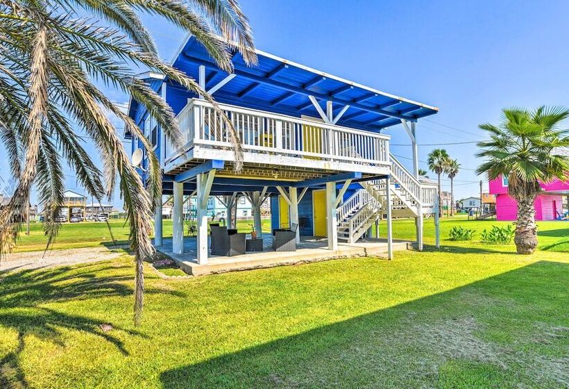 Vibrant Freeport Home W/ Patio, Walk To Beaches
