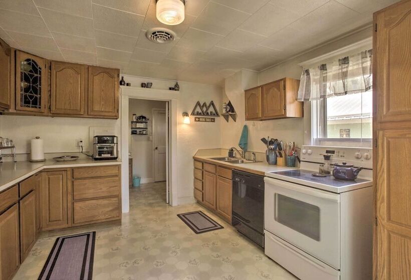 Walkable Ten Sleep House W/ Patio & Sunroom!