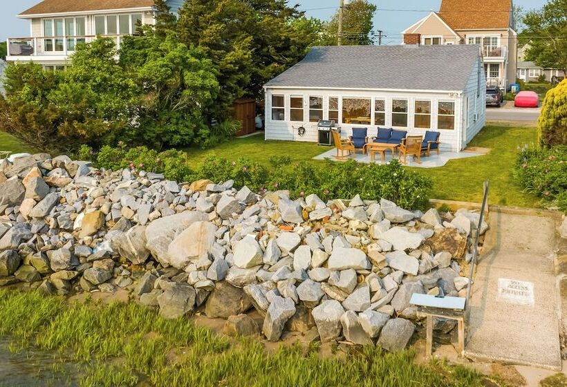 Waterfront Cottage W/ Sunroom + Patio & Grill