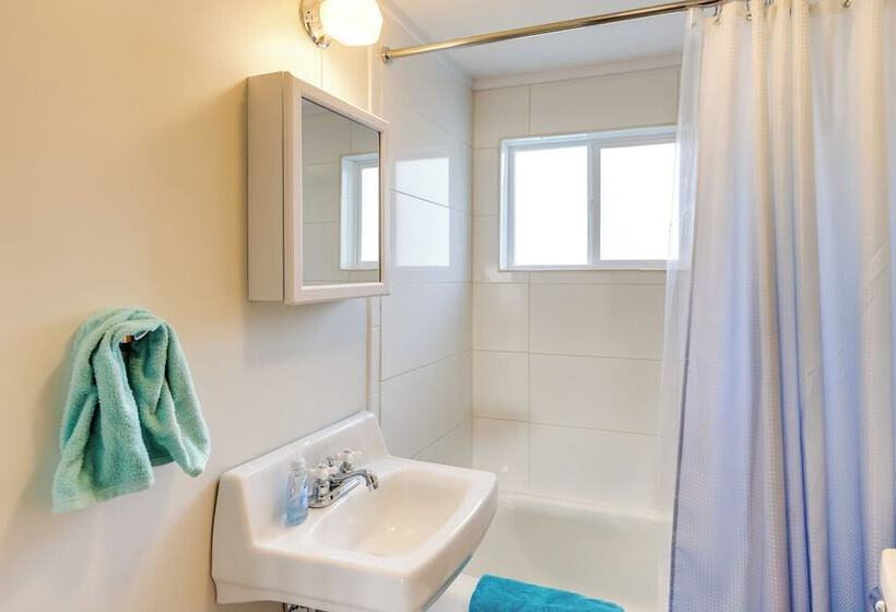 Waterfront Cottage W/ Sunroom + Patio & Grill