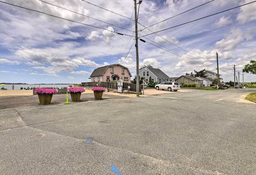 Waterfront Cottage W/ Sunroom + Patio & Grill