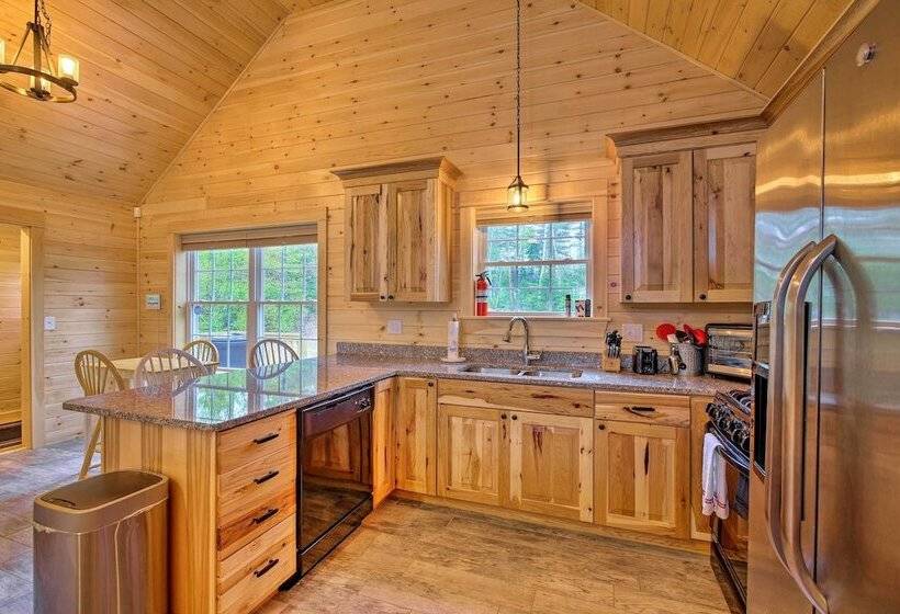 Waterfront Davis Pond Cabin W/ Dock + Kayaks!