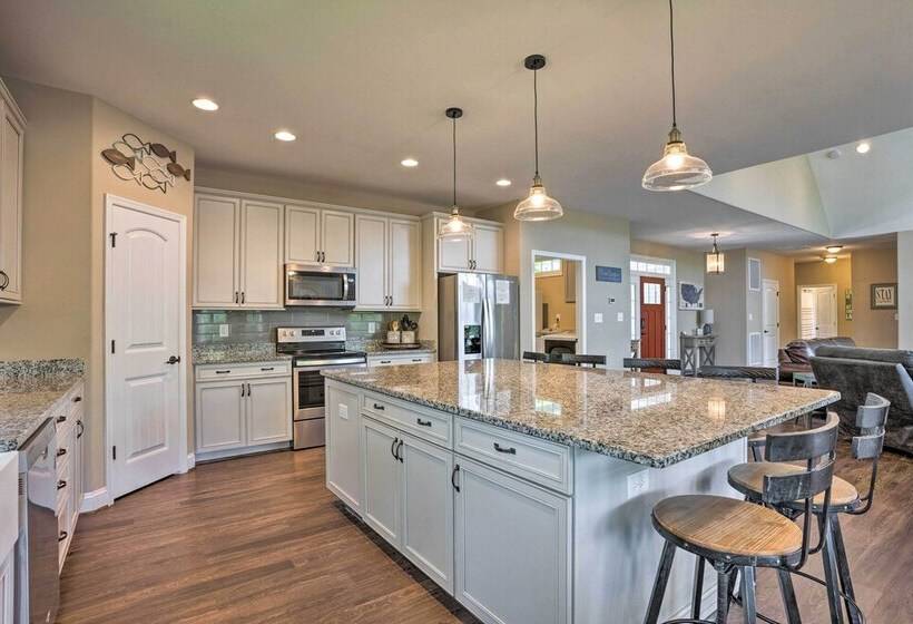 Waterfront Lake Anna Home W/ Dock, Beach & Kayaks!