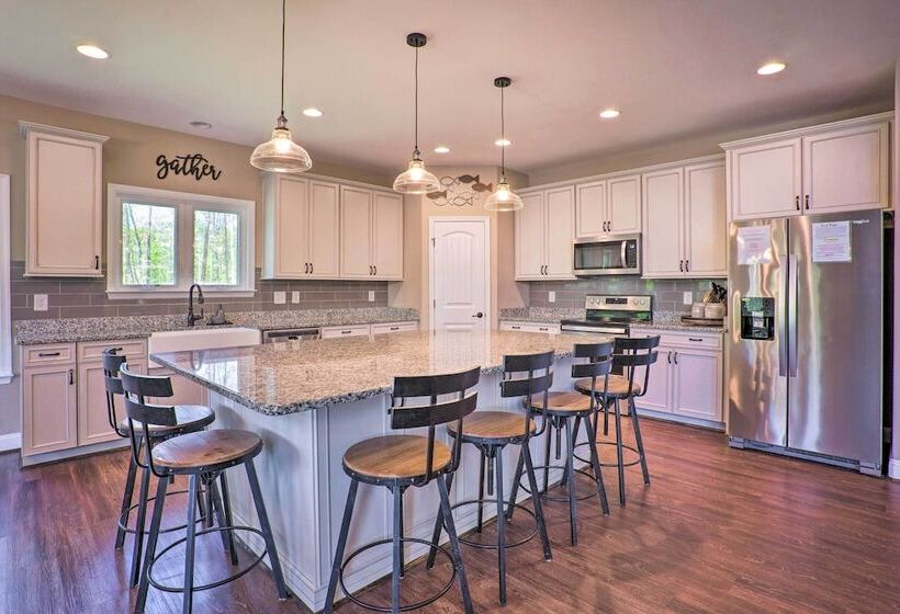 Waterfront Lake Anna Home W/ Dock, Beach & Kayaks!