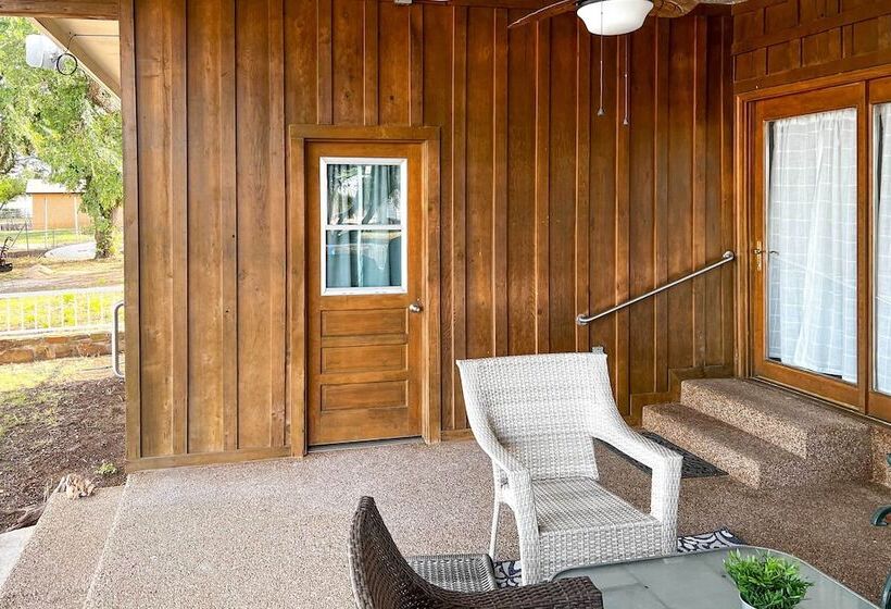 Private Dock   Waterfront Lake Brownwood Gem!