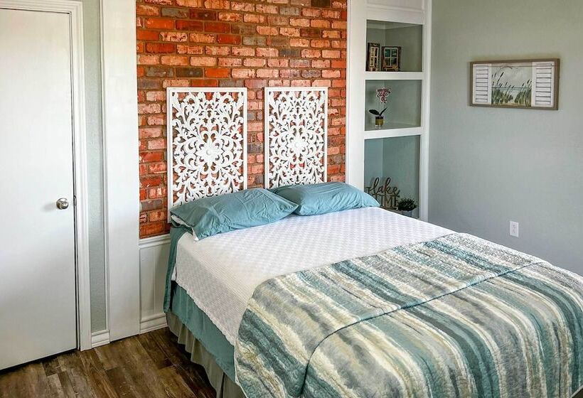 Private Dock   Waterfront Lake Brownwood Gem!