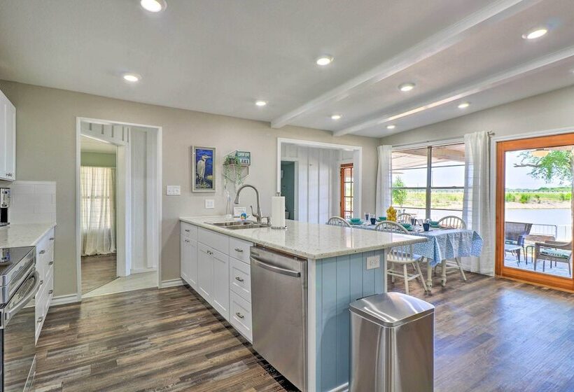 Private Dock   Waterfront Lake Brownwood Gem!