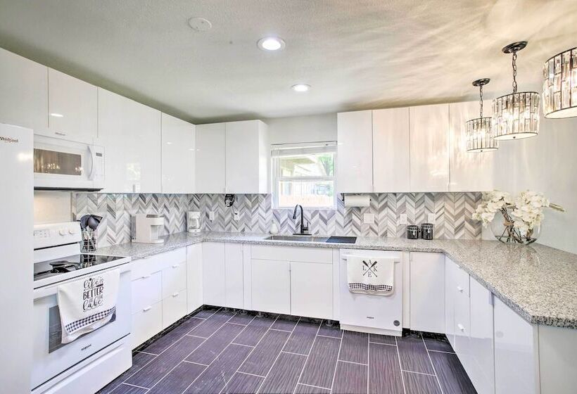 Waterfront Lake Home W/ Deck New Renovations!