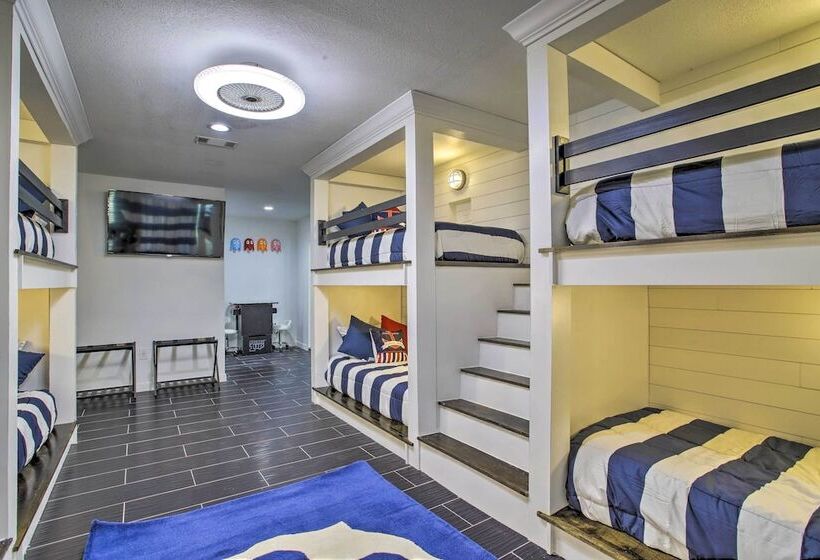 Waterfront Lake Home W/ Deck New Renovations!