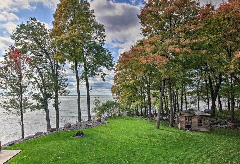 Waterfront Lake Mille Lacs Lodge W/ Deck + Grill!