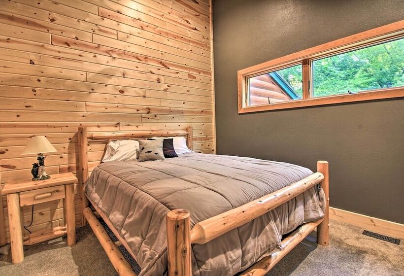 Waterfront Lake Mille Lacs Lodge W/ Deck + Grill!