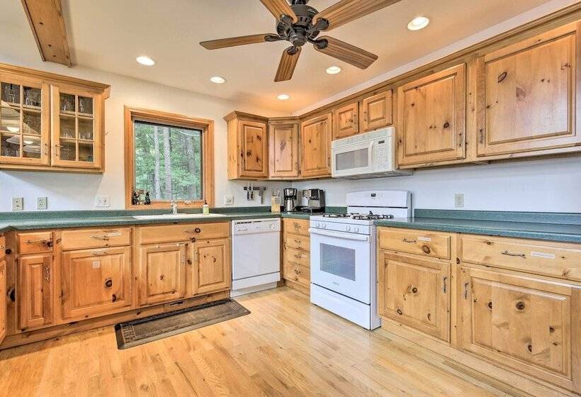 Waterfront Lake Tomahawk Cabin W/ Game Room!