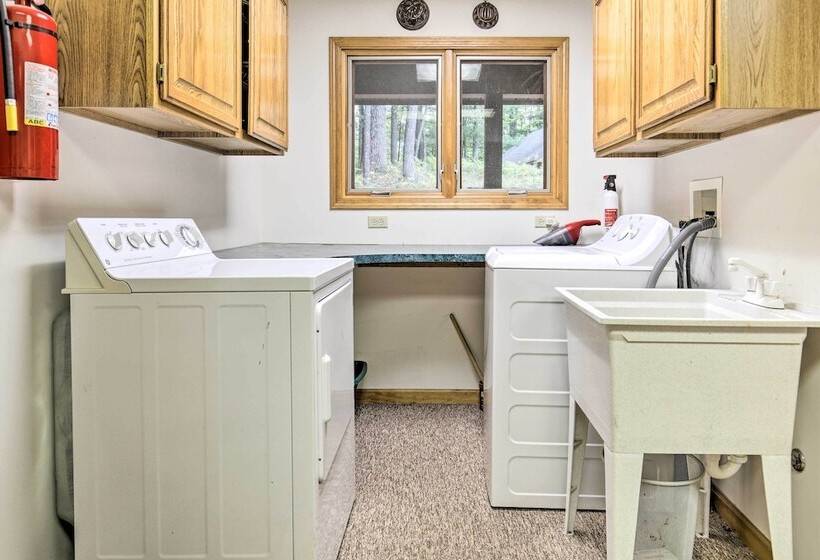 Waterfront Lake Tomahawk Cabin W/ Game Room!