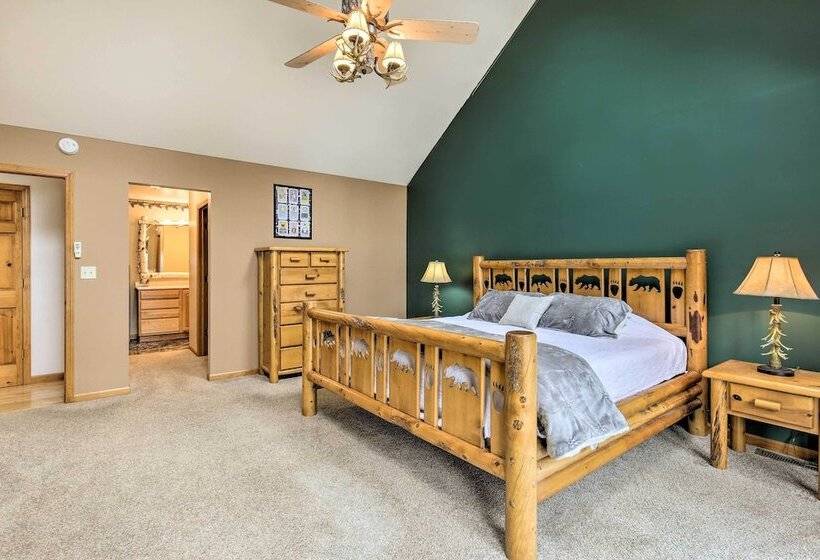 Waterfront Lake Tomahawk Cabin W/ Game Room!