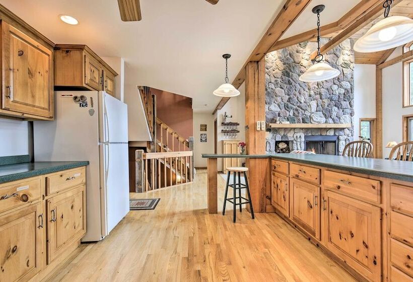 Waterfront Lake Tomahawk Cabin W/ Game Room!