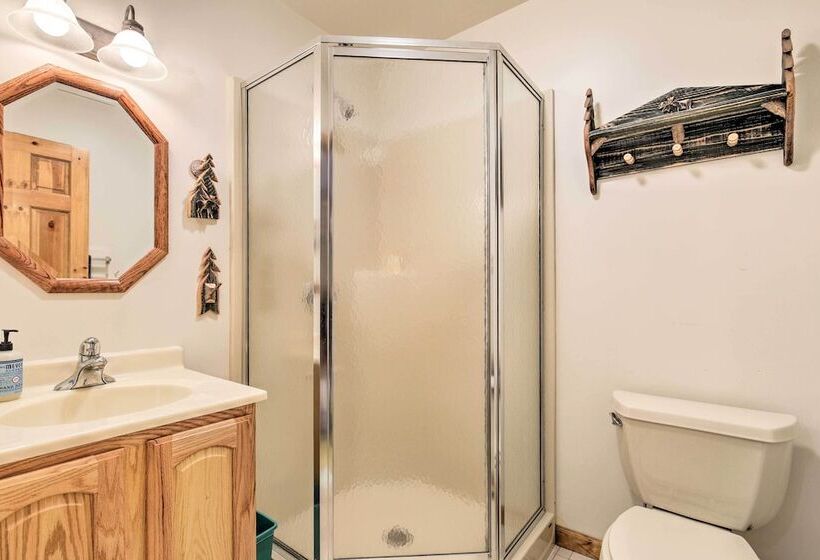 Waterfront Lake Tomahawk Cabin W/ Game Room!