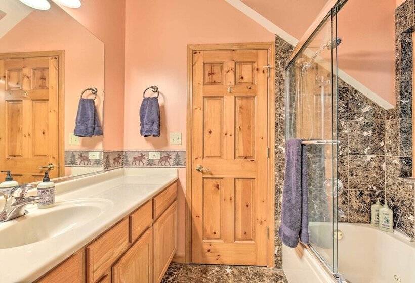 Waterfront Lake Tomahawk Cabin W/ Game Room!