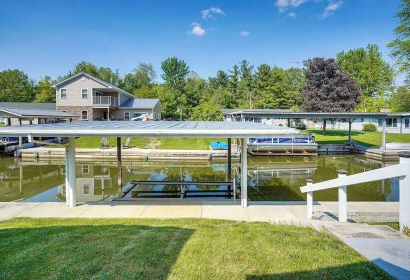 Waterfront Lakeview Cottage W/ Dock & Lift!