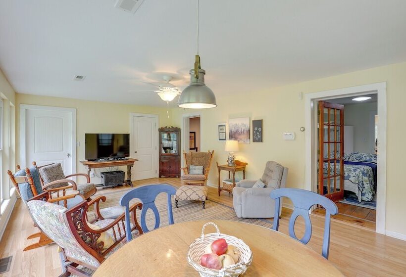 Weaverville Cottage: Fishing Pond & Mountain Views