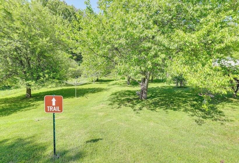 Weaverville Cottage: Fishing Pond & Mountain Views