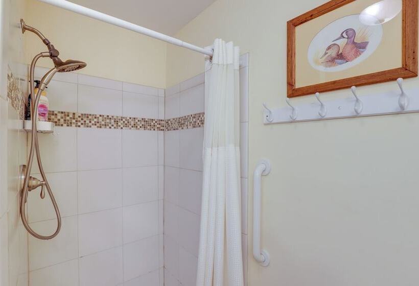 Weaverville Cottage: Fishing Pond & Mountain Views