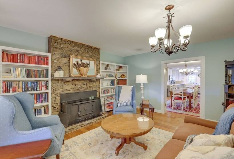 Weaverville Cottage: Fishing Pond & Mountain Views