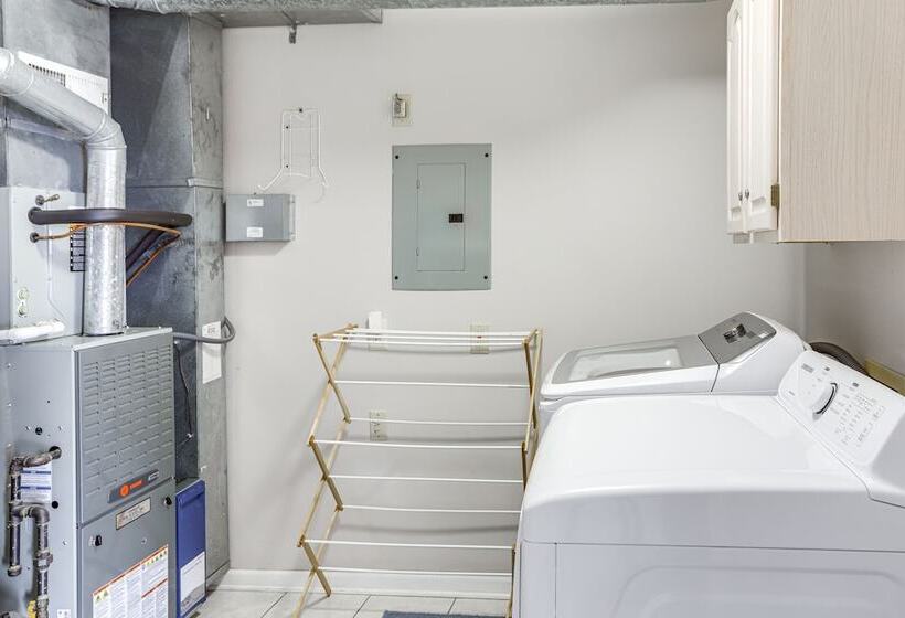 Welcoming Port Clinton Home W/ Private Deck!