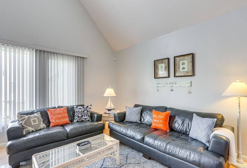 Welcoming Port Clinton Home W/ Private Deck!